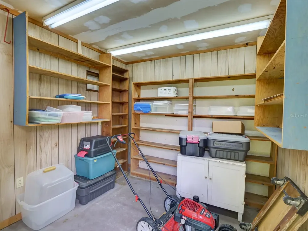 314 N York Street Bushnell FL 33513