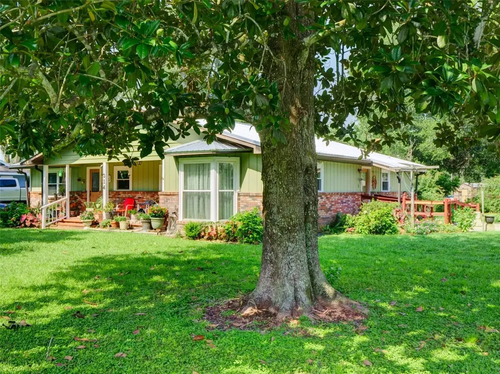 314 N York Street Bushnell FL 33513