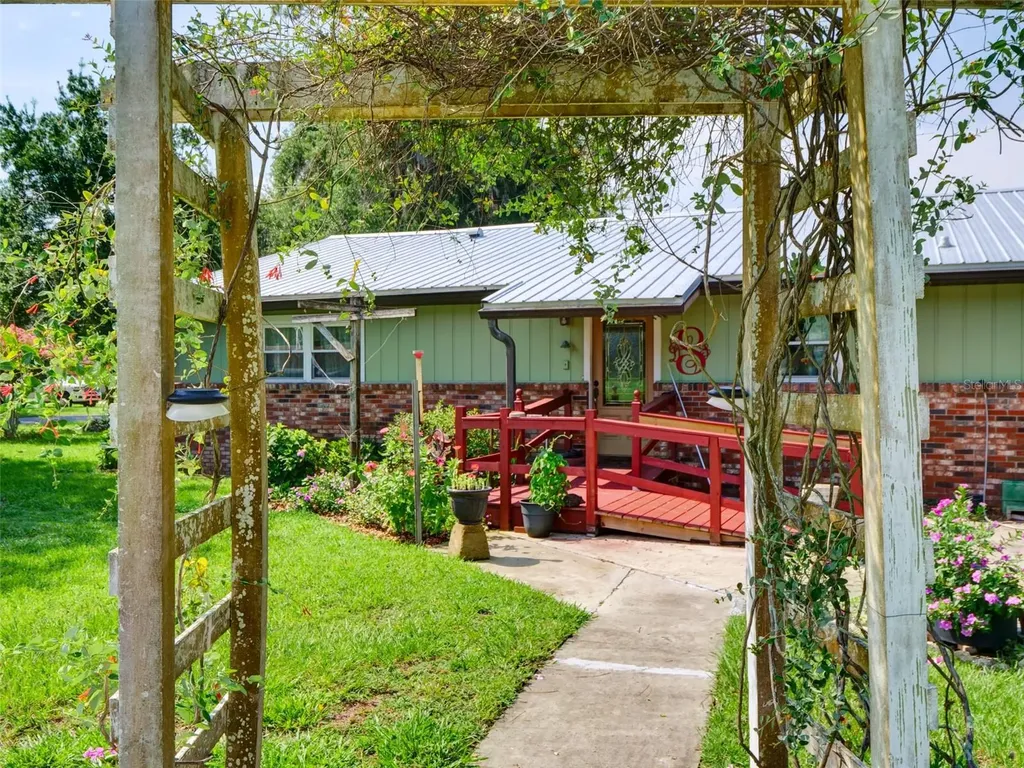 314 N York Street Bushnell FL 33513