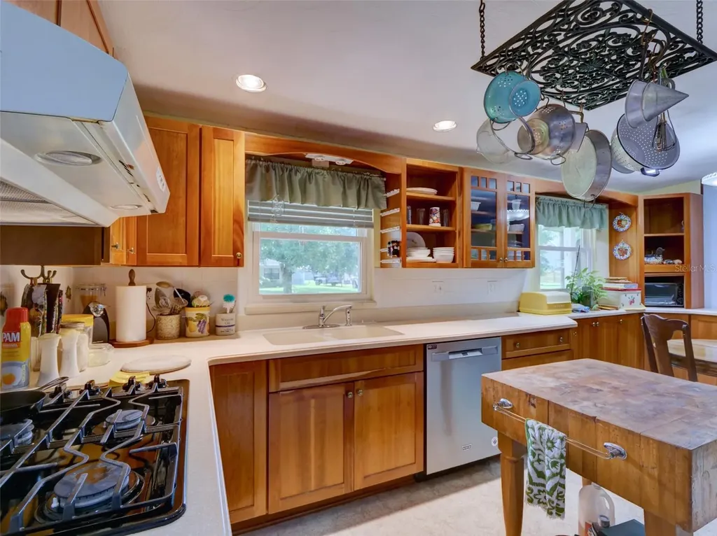 314 N York Street Bushnell FL 33513
