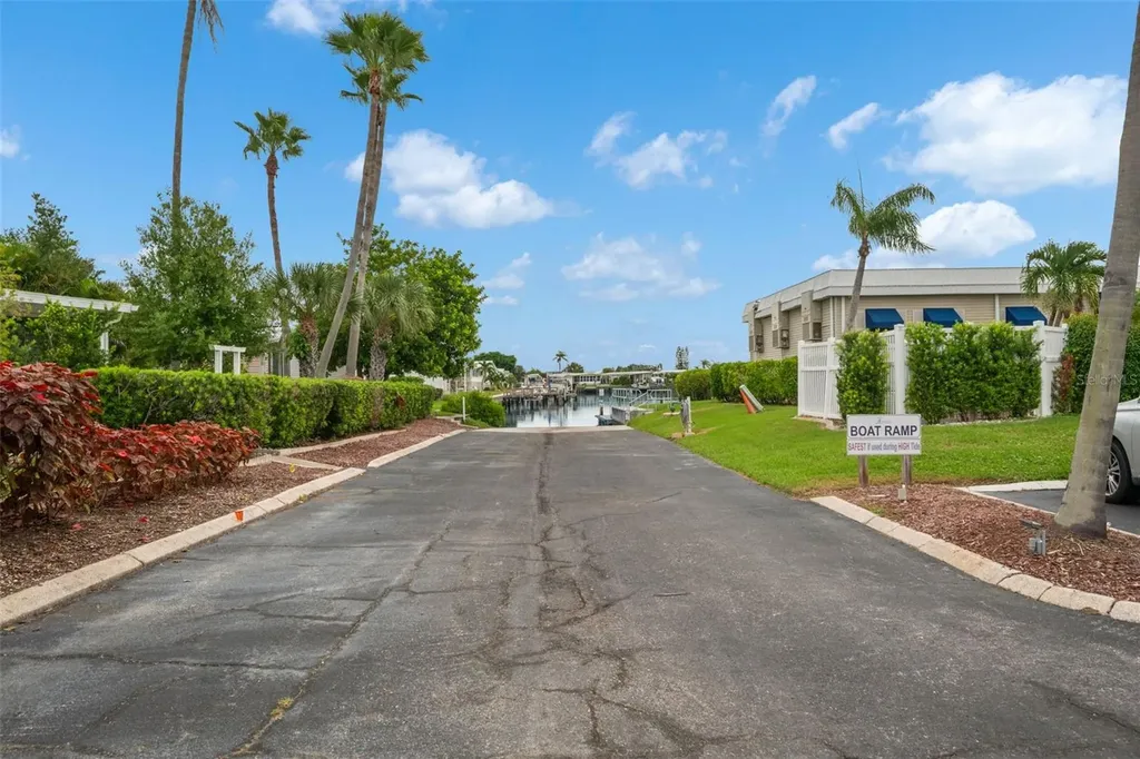 7064 Mount Hawthorne Road NE St Petersburg FL 33702