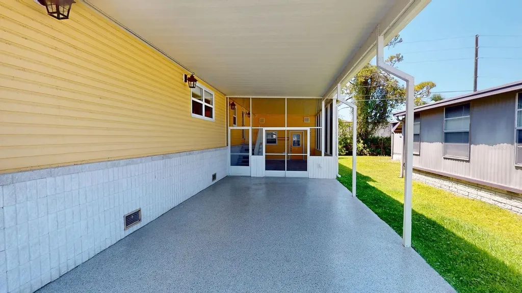 10728 Poplar Street NE St Petersburg FL 33716