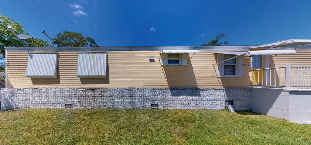 10728 Poplar Street NE St Petersburg FL 33716