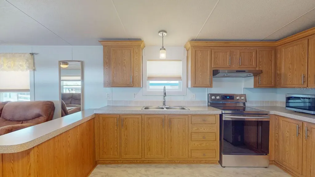 10728 Poplar Street NE St Petersburg FL 33716