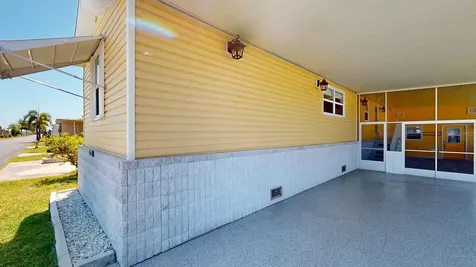 10728 Poplar Street NE St Petersburg FL 33716
