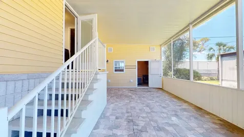10728 Poplar Street NE St Petersburg FL 33716