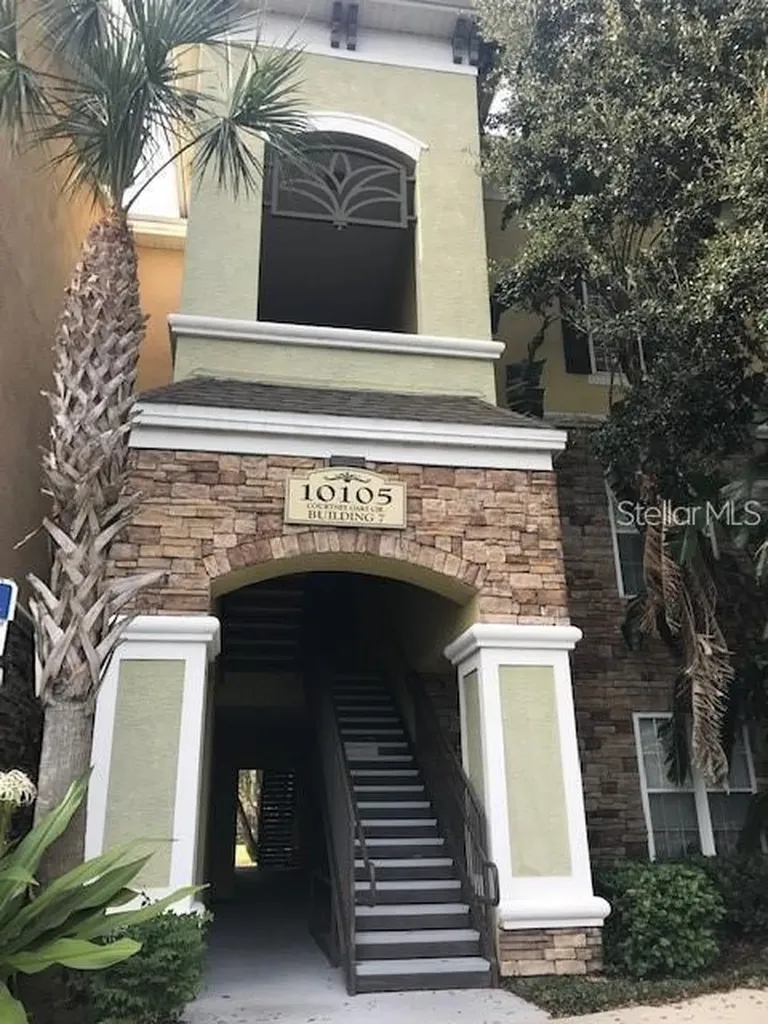 10105 Courtney Oaks Circle Tampa FL 33619