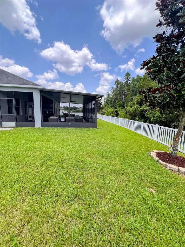 19311 Prairie Tree Place Tampa FL 33647