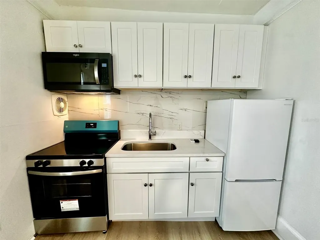 606 Lake Dot Circle Orlando FL 32801