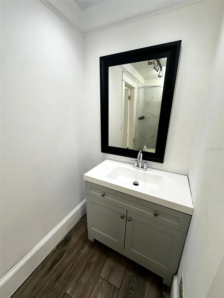 606 Lake Dot Circle Orlando FL 32801