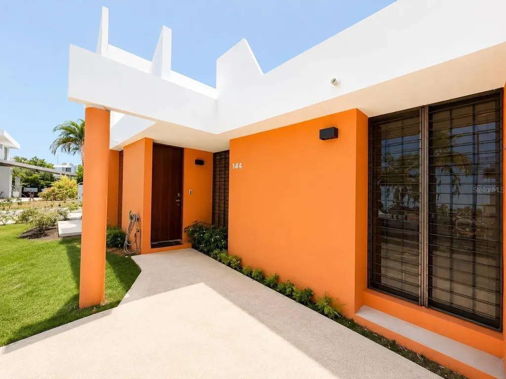 144 Plaza Virgen Gorda Luquillo PR 00773