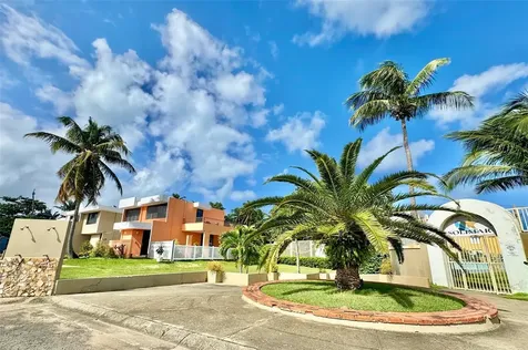 144 Plaza Virgen Gorda Luquillo PR 00773