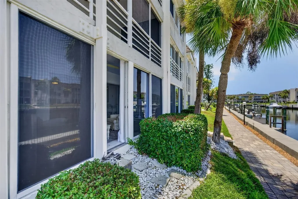 4390 Exeter Drive Longboat Key FL 34228