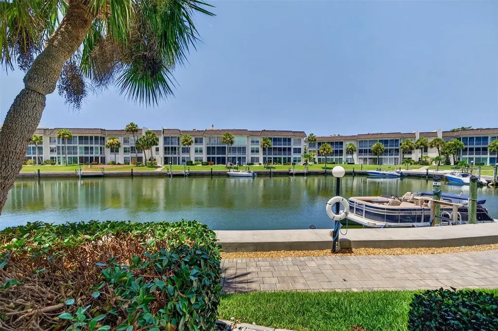 4390 Exeter Drive Longboat Key FL 34228
