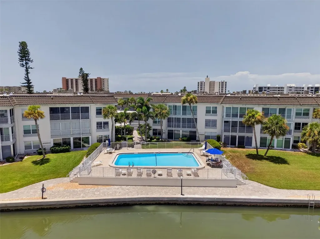 4390 Exeter Drive Longboat Key FL 34228