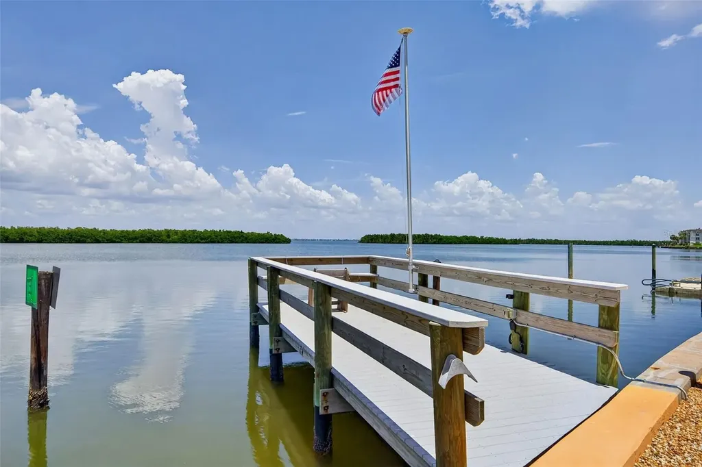 4390 Exeter Drive Longboat Key FL 34228