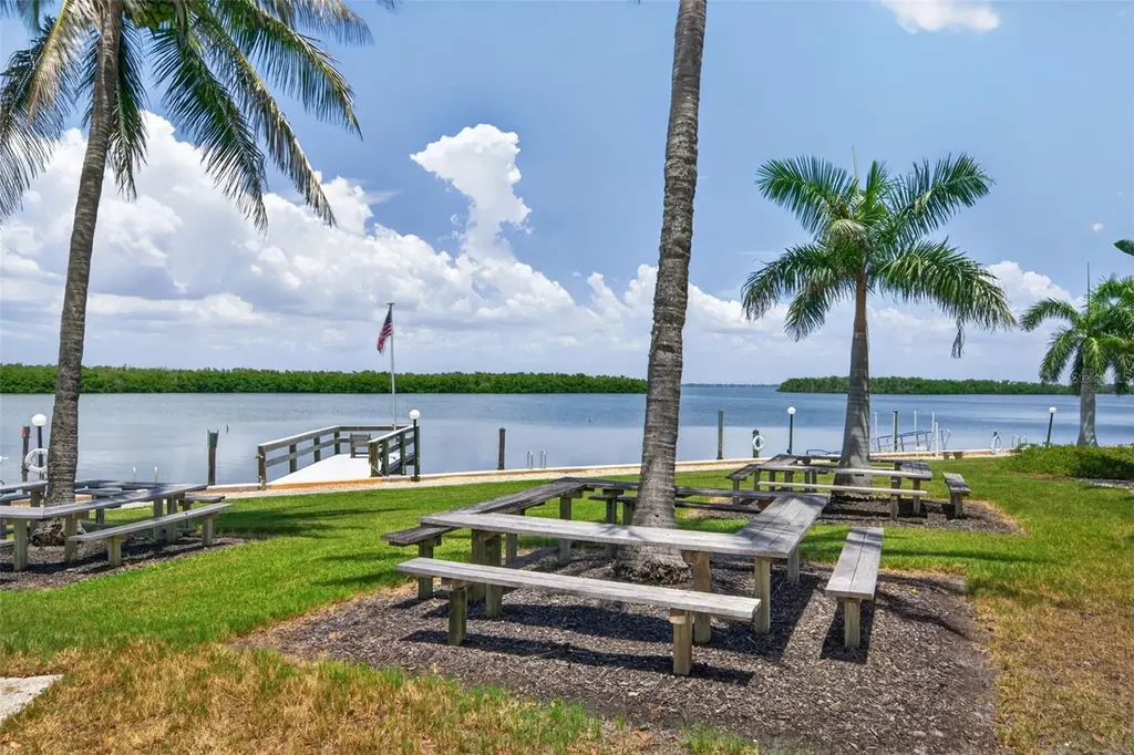 4390 Exeter Drive Longboat Key FL 34228
