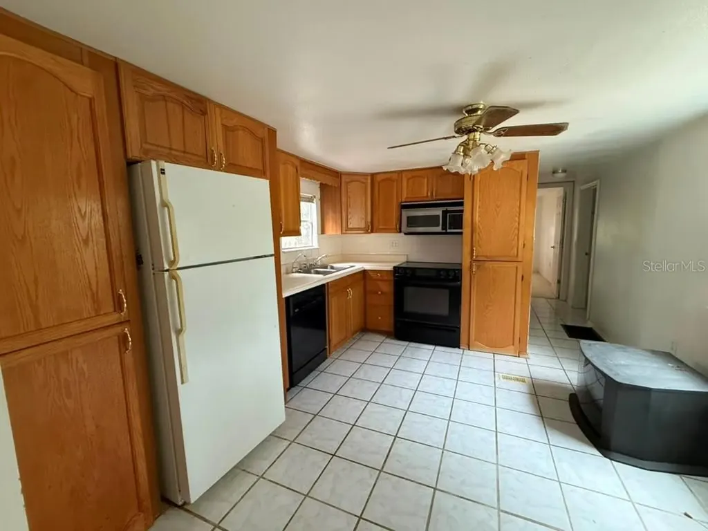 27416 Walnut Avenue Okahumpka FL 34762