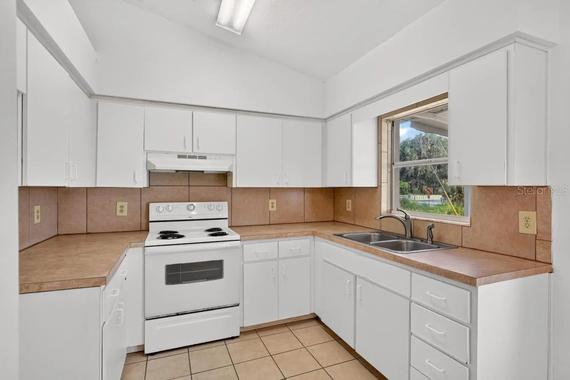 57 Cayman Circle Umatilla FL 32784