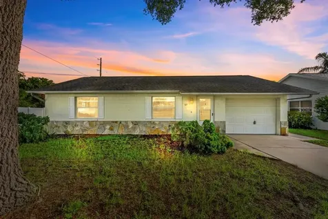 57 Cayman Circle Umatilla FL 32784