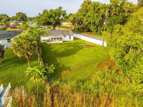 57 Cayman Circle Umatilla FL 32784