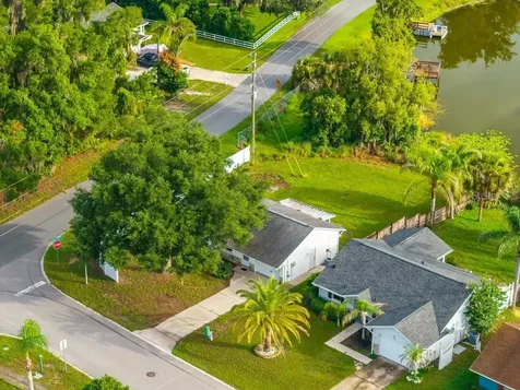 57 Cayman Circle Umatilla FL 32784