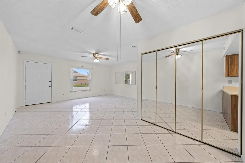 59 E Country Cove Kissimmee FL 34741