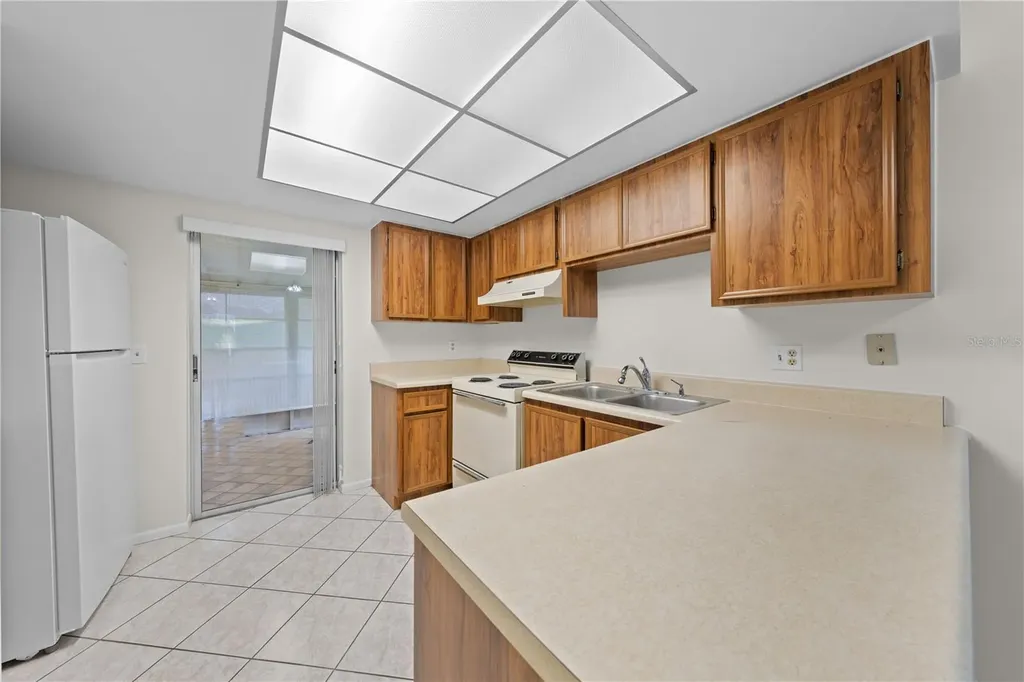59 E Country Cove Kissimmee FL 34741