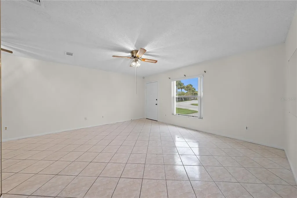 59 E Country Cove Kissimmee FL 34741