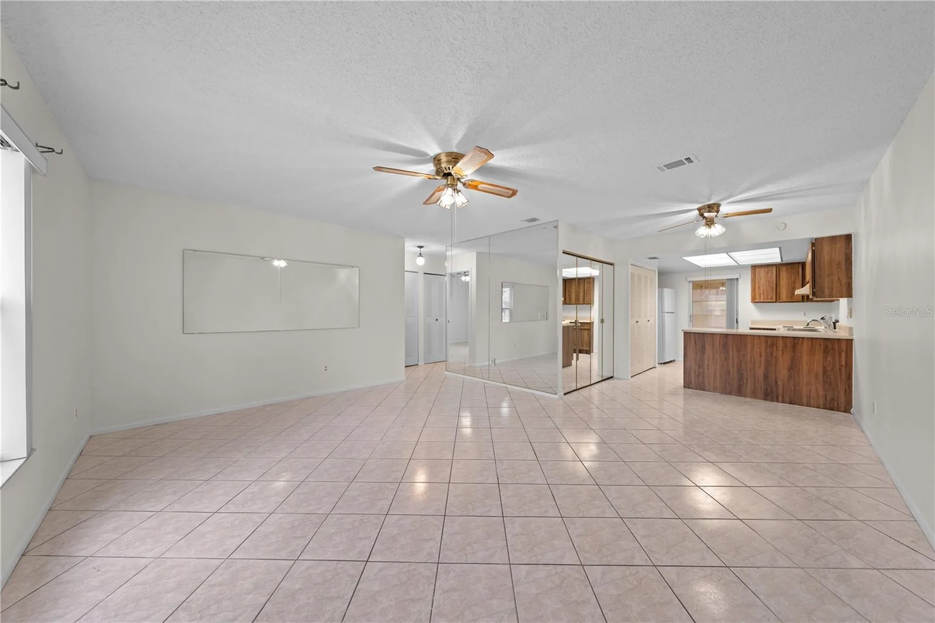 59 E Country Cove Kissimmee FL 34741