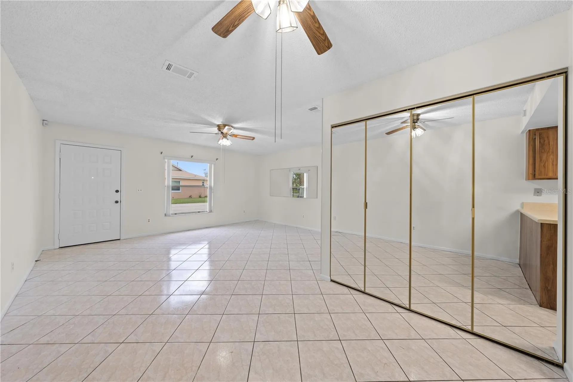 59 E Country Cove Kissimmee FL 34741