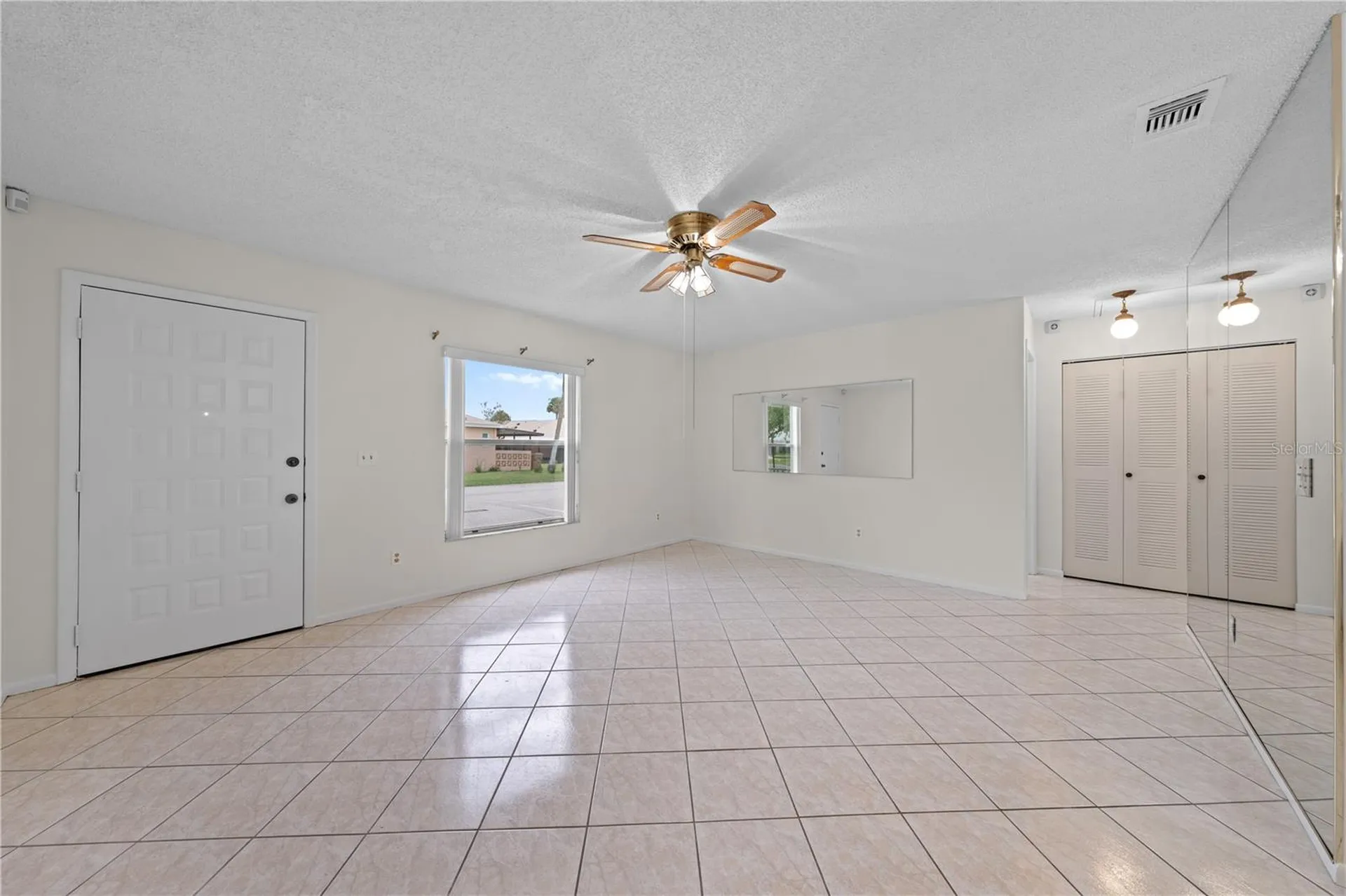 59 E Country Cove Kissimmee FL 34741