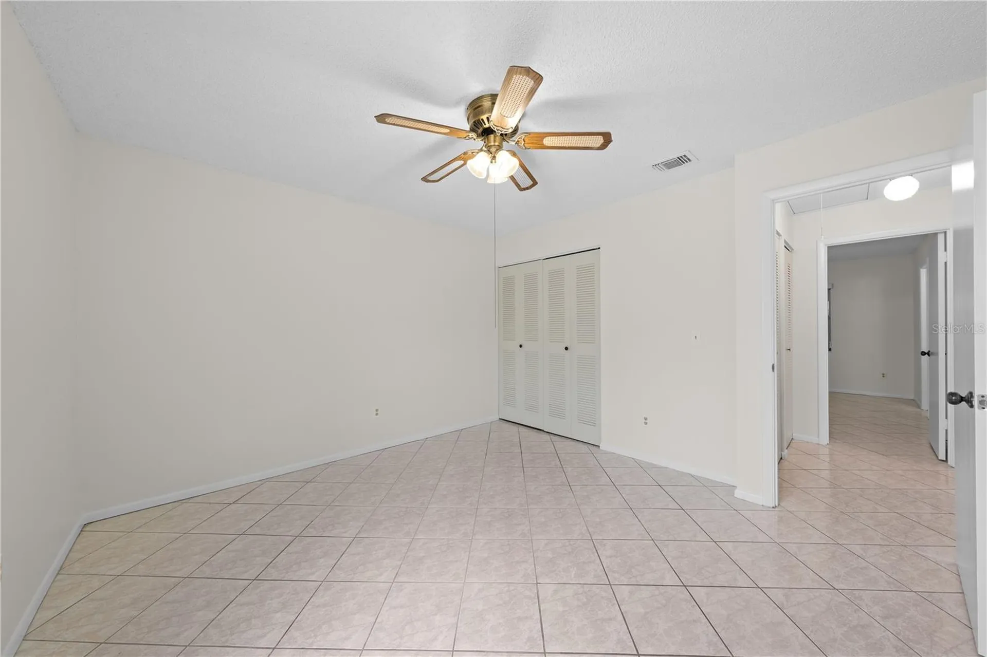 59 E Country Cove Kissimmee FL 34741