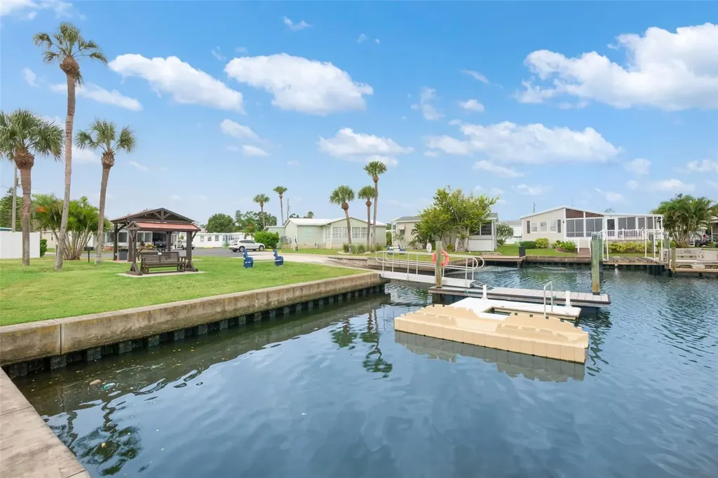 7028 Mount Jupiter Drive NE St Petersburg FL 33702