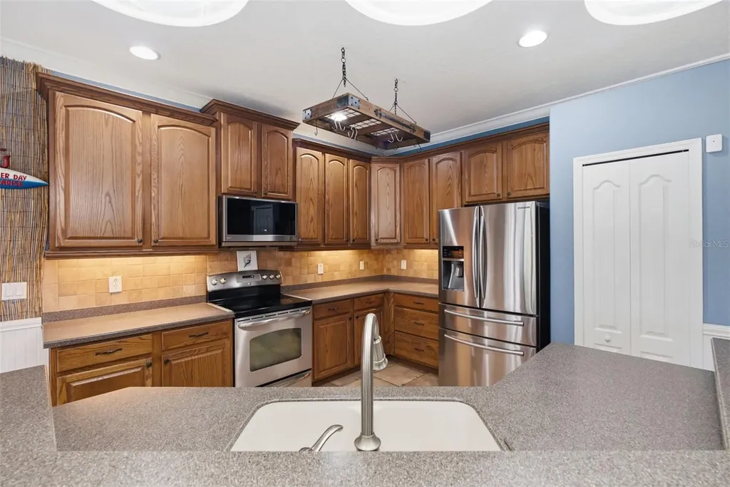 718 Griffen Heights Court Ruskin FL 33570