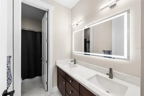2915 W Bay View Avenue Tampa FL 33611