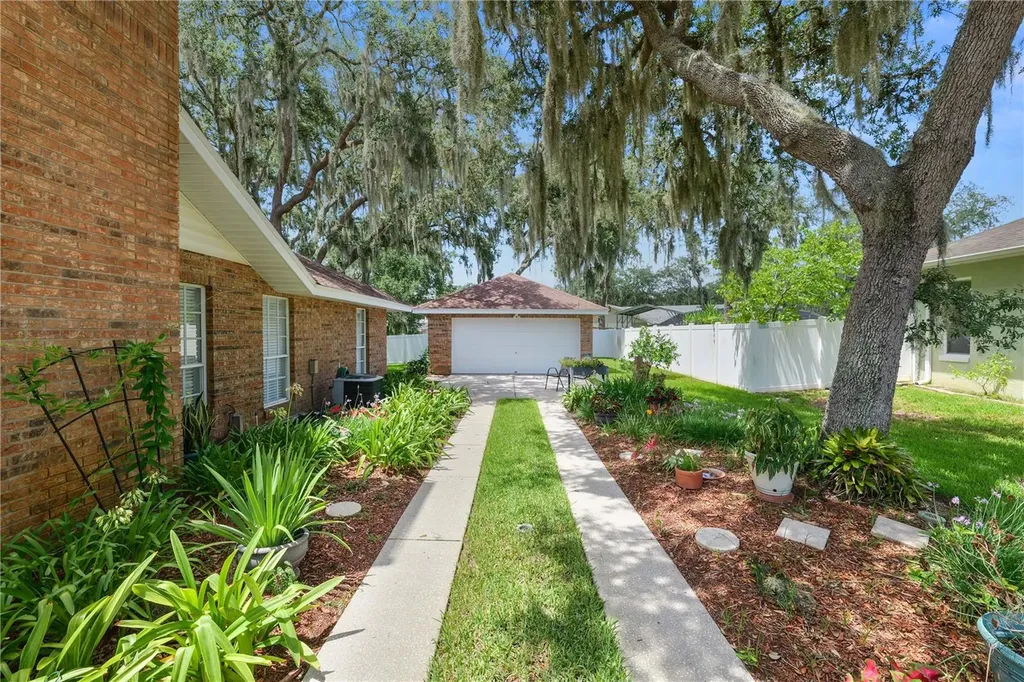 1626 Sherwood Lakes Boulevard Lakeland FL 33809