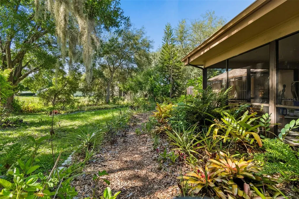16509 Round Oak Drive Tampa FL 33618