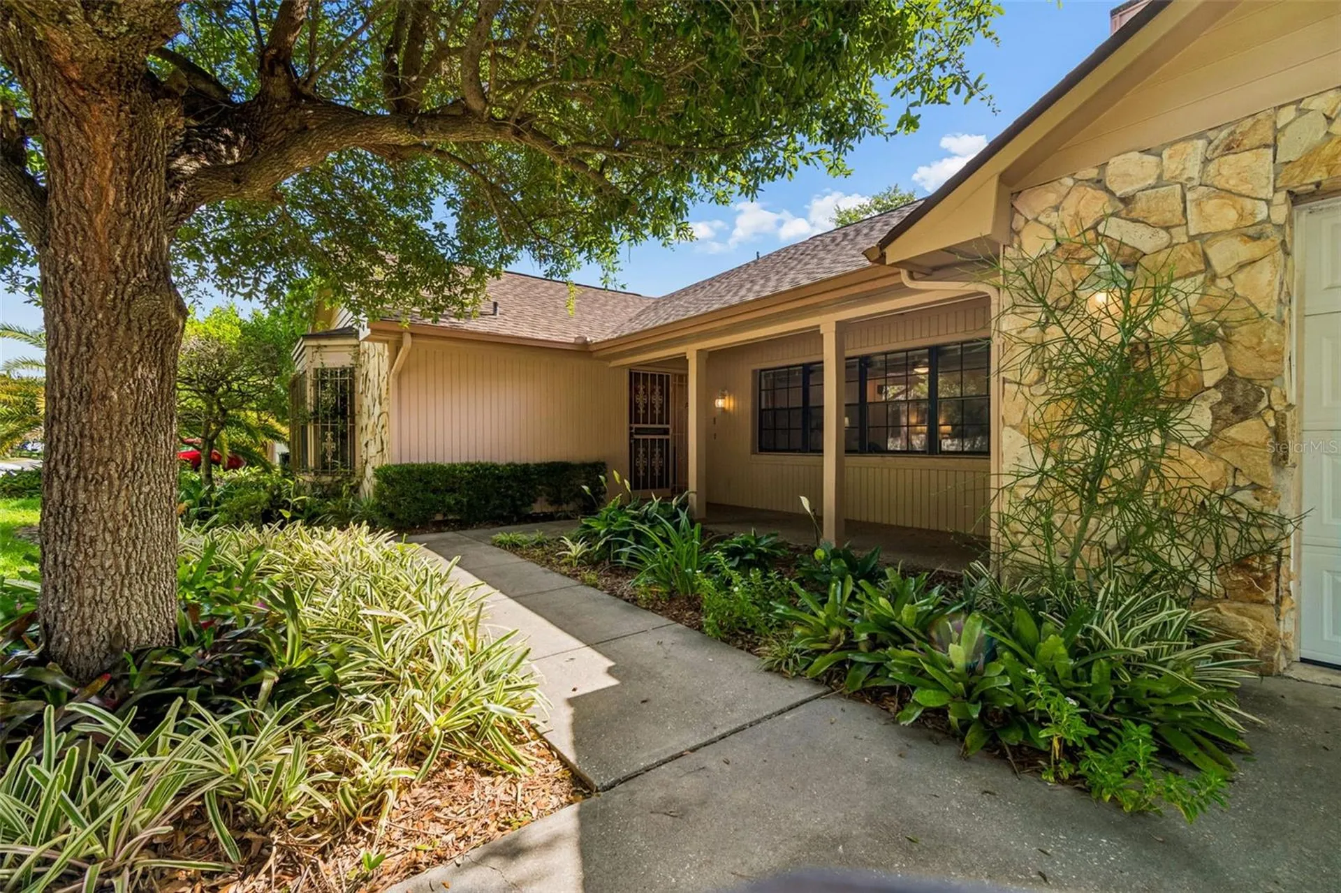 16509 Round Oak Drive Tampa FL 33618