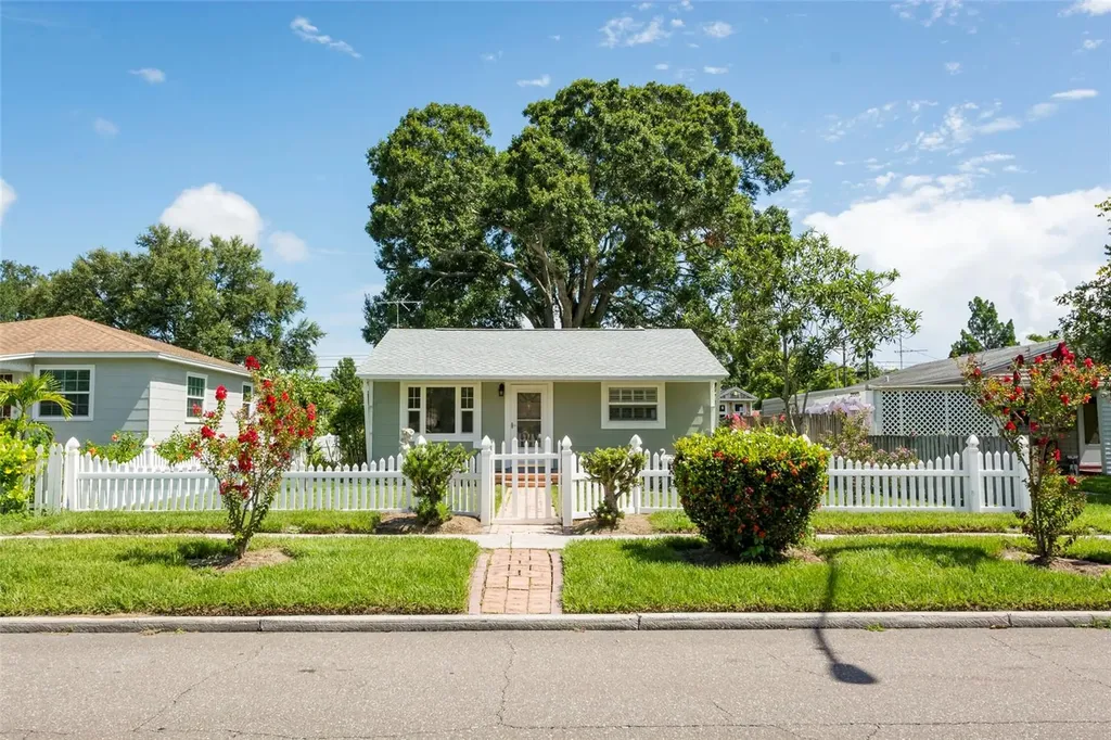 835 49th Avenue N St Petersburg FL 33703
