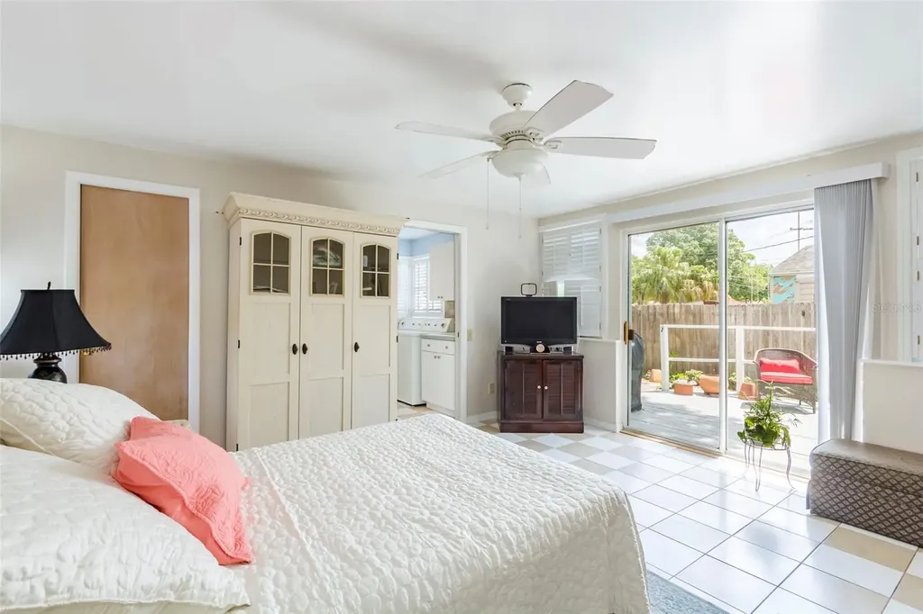 835 49th Avenue N St Petersburg FL 33703