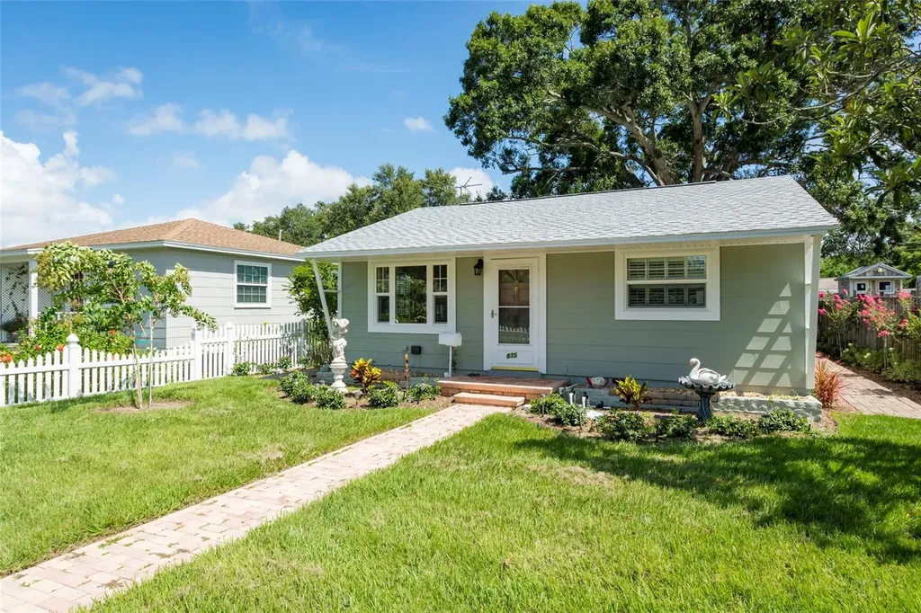 835 49th Avenue N St Petersburg FL 33703