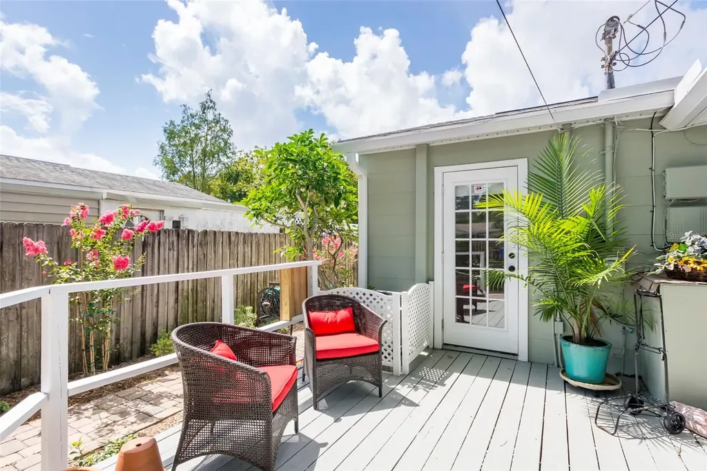 835 49th Avenue N St Petersburg FL 33703