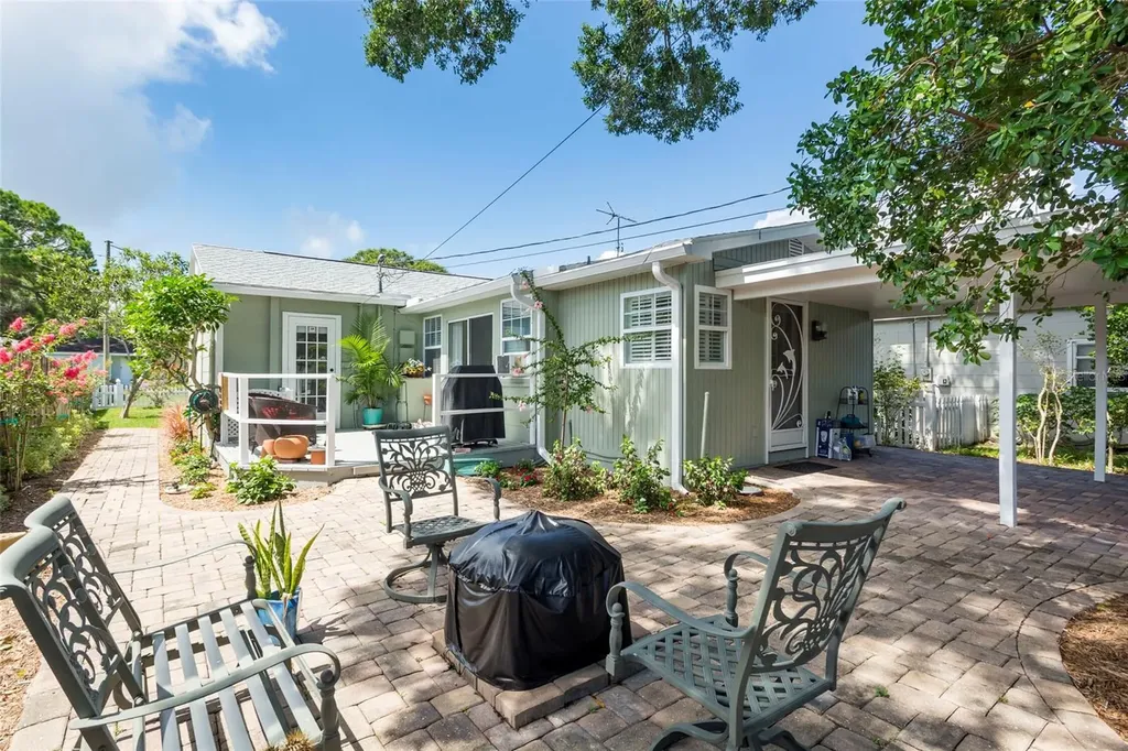 835 49th Avenue N St Petersburg FL 33703