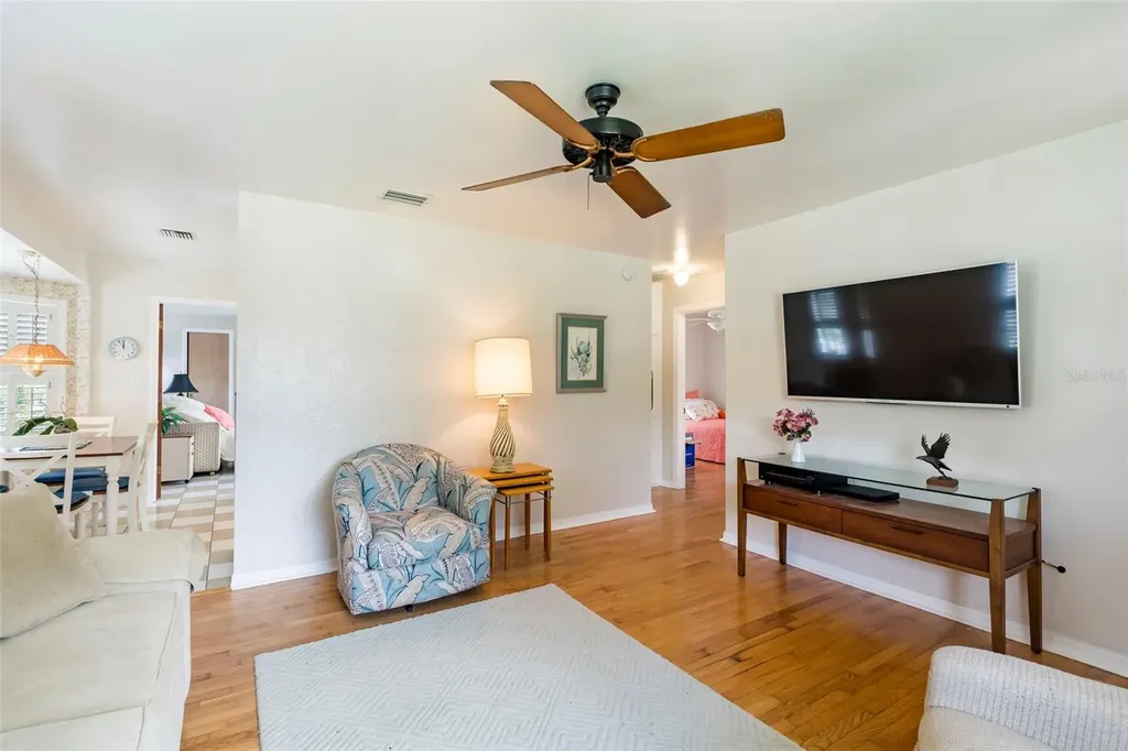 835 49th Avenue N St Petersburg FL 33703