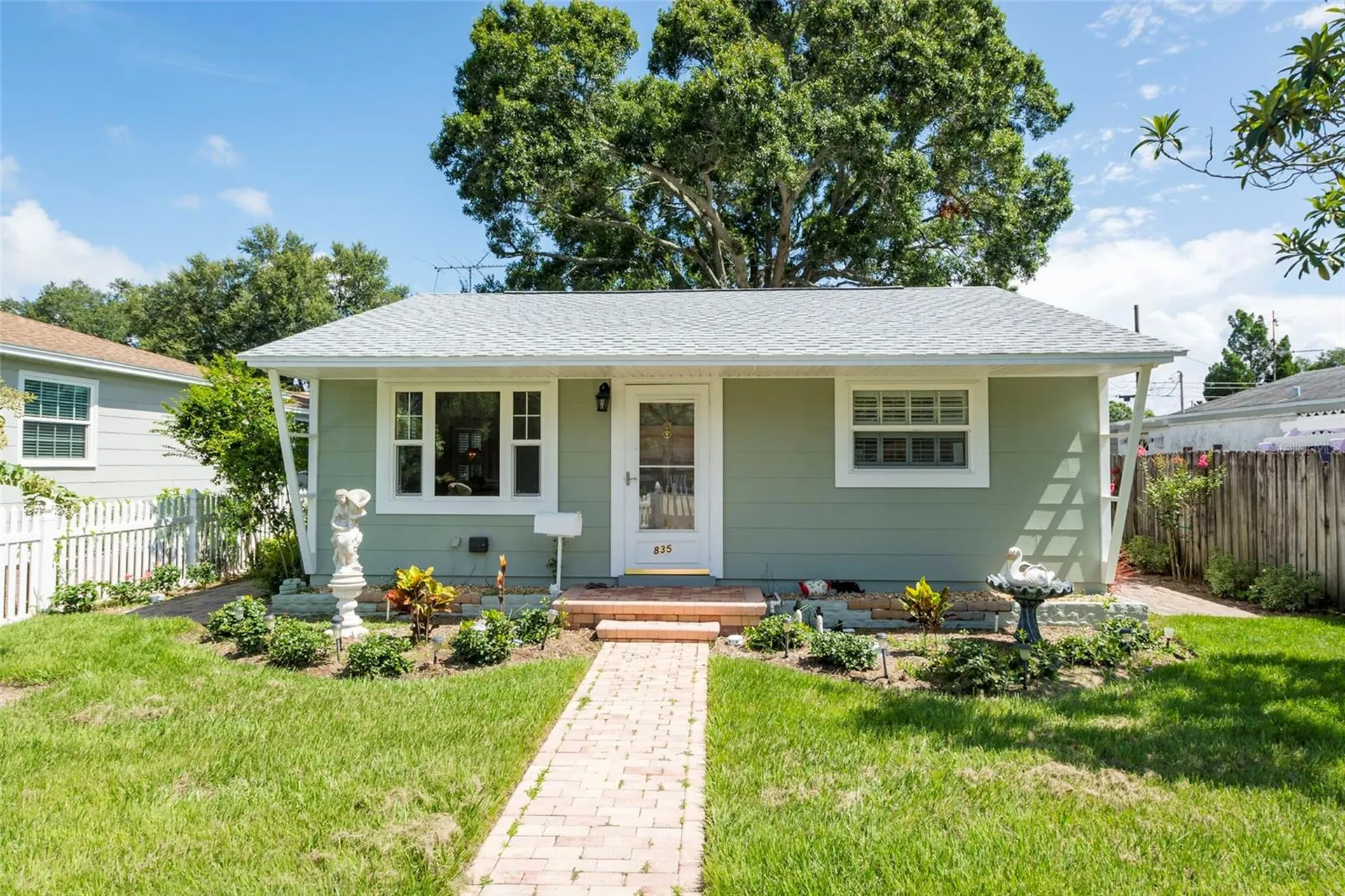 835 49th Avenue N St Petersburg FL 33703