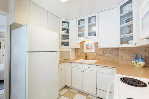 835 49th Avenue N St Petersburg FL 33703