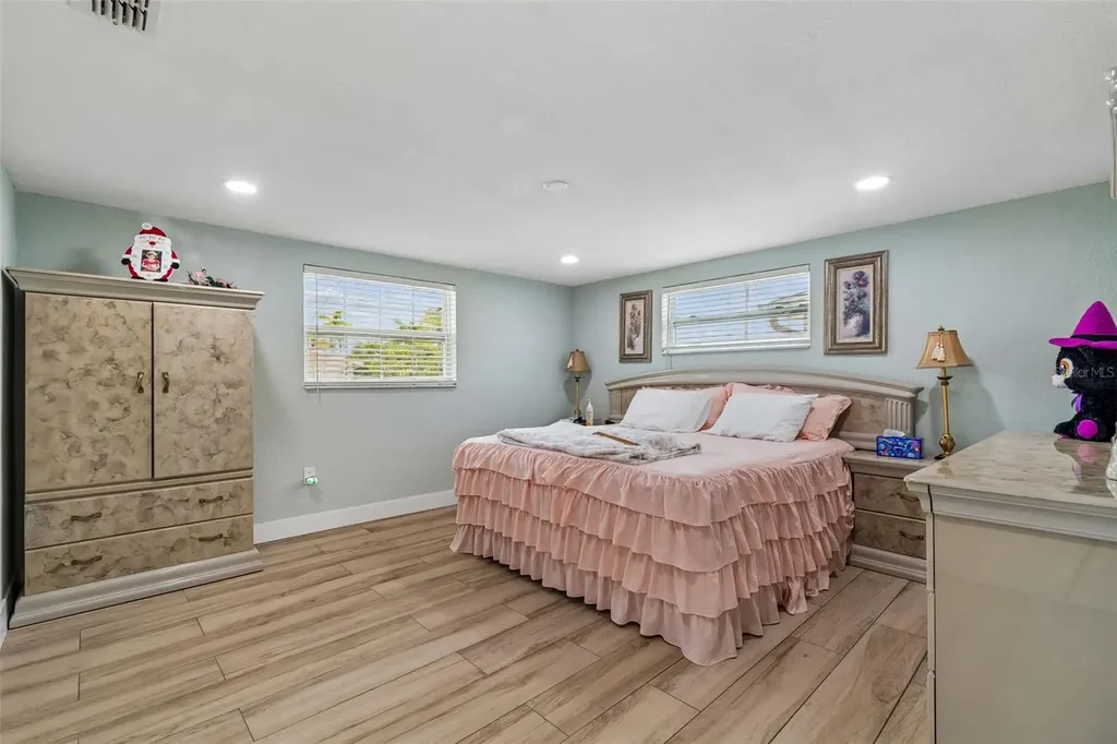 12617 4th Isle Hudson FL 34667
