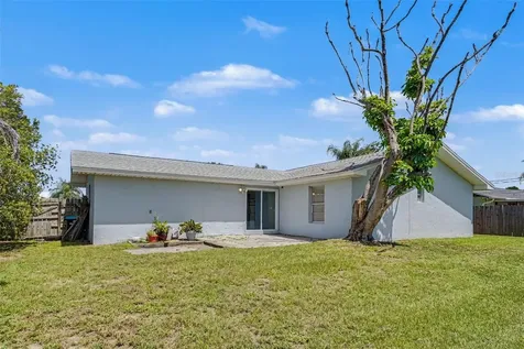 250 Cambridge Avenue NE Palm Bay FL 32907