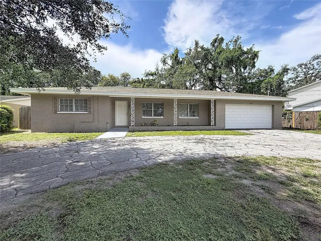 7123 Woodfield Drive Tampa FL 33617